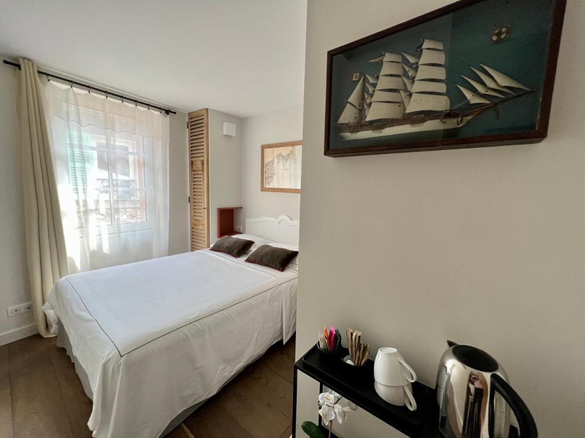 Les Petits Volets 2 Bed & Breakfast Антиб Екстериор снимка